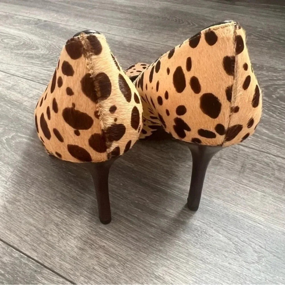 Tory Burch Women's Brown and Tan Courts - Picture 6 of 12